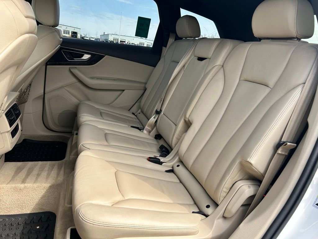 Used 2017 Audi Q7 3.0T Premium image 16