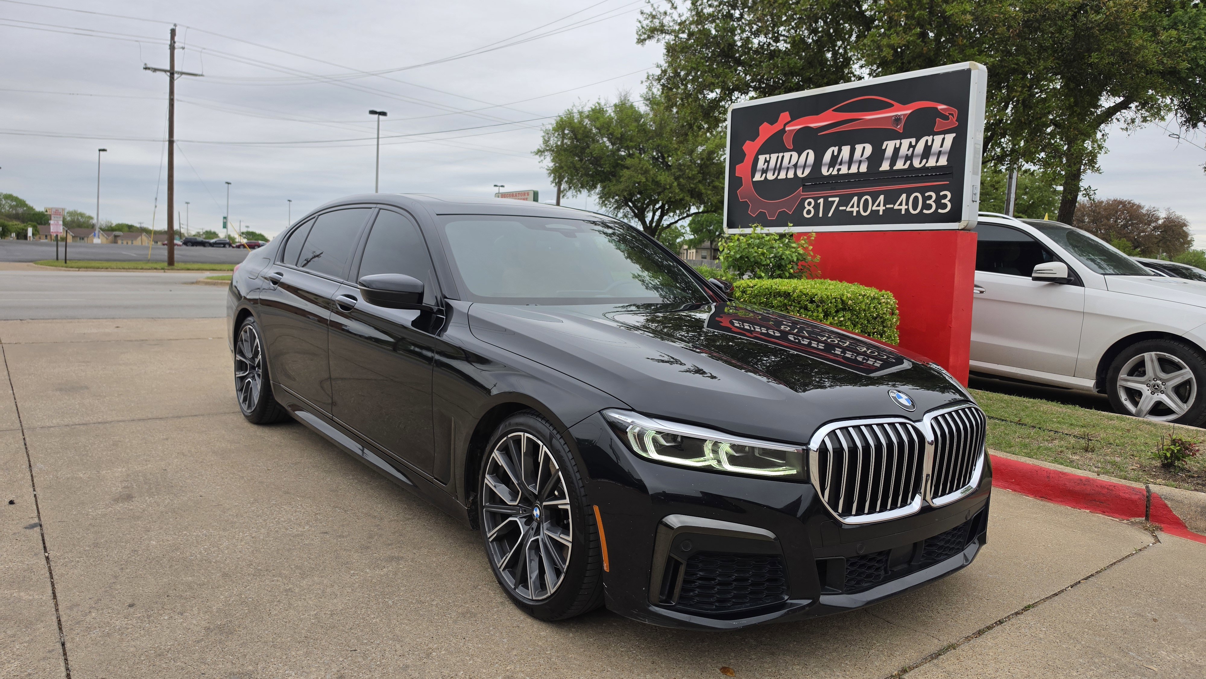 Used 2021 BMW 740i w/ M Sport Package image 6