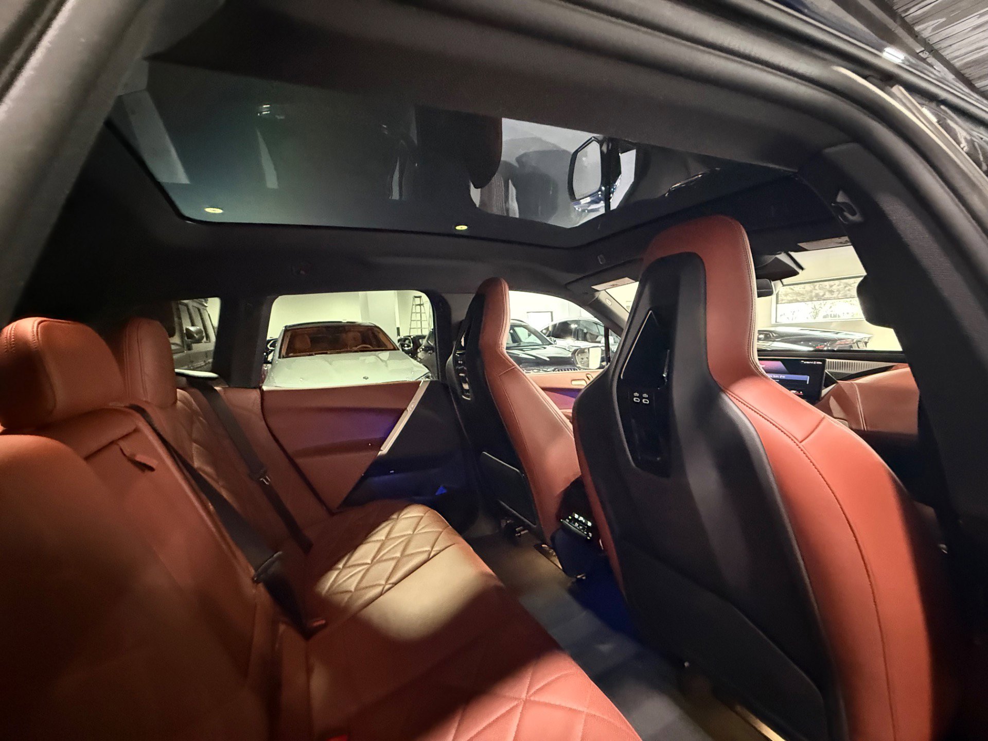 Used 2023 BMW iX xDrive50 w/ Sport Package AWD/4WD image 54