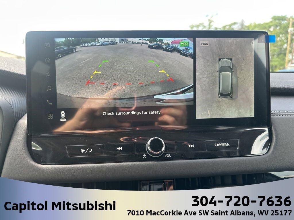 New 2025 Mitsubishi Outlander SE image 28