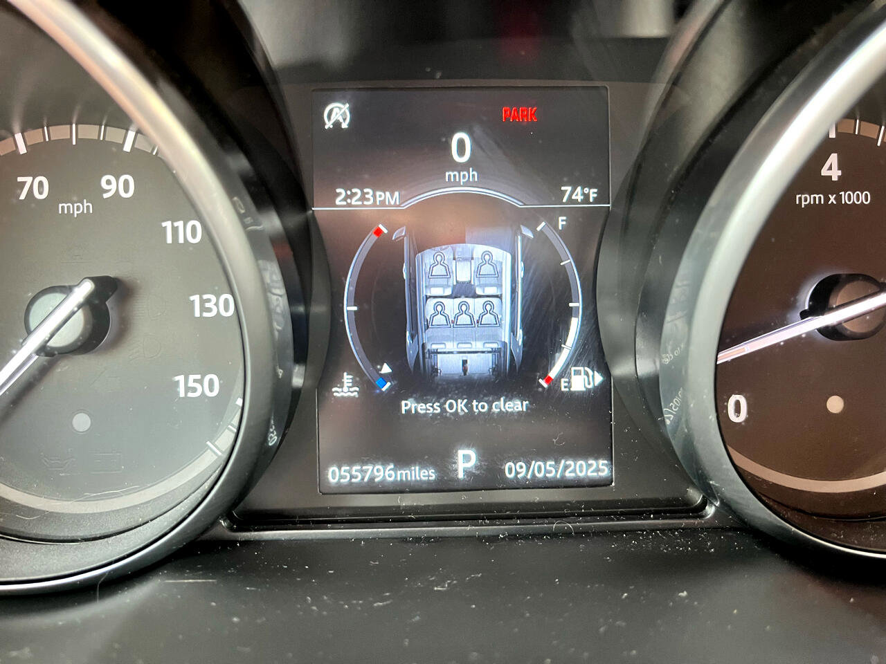 Used 2018 Land Rover Discovery Sport SE image 21