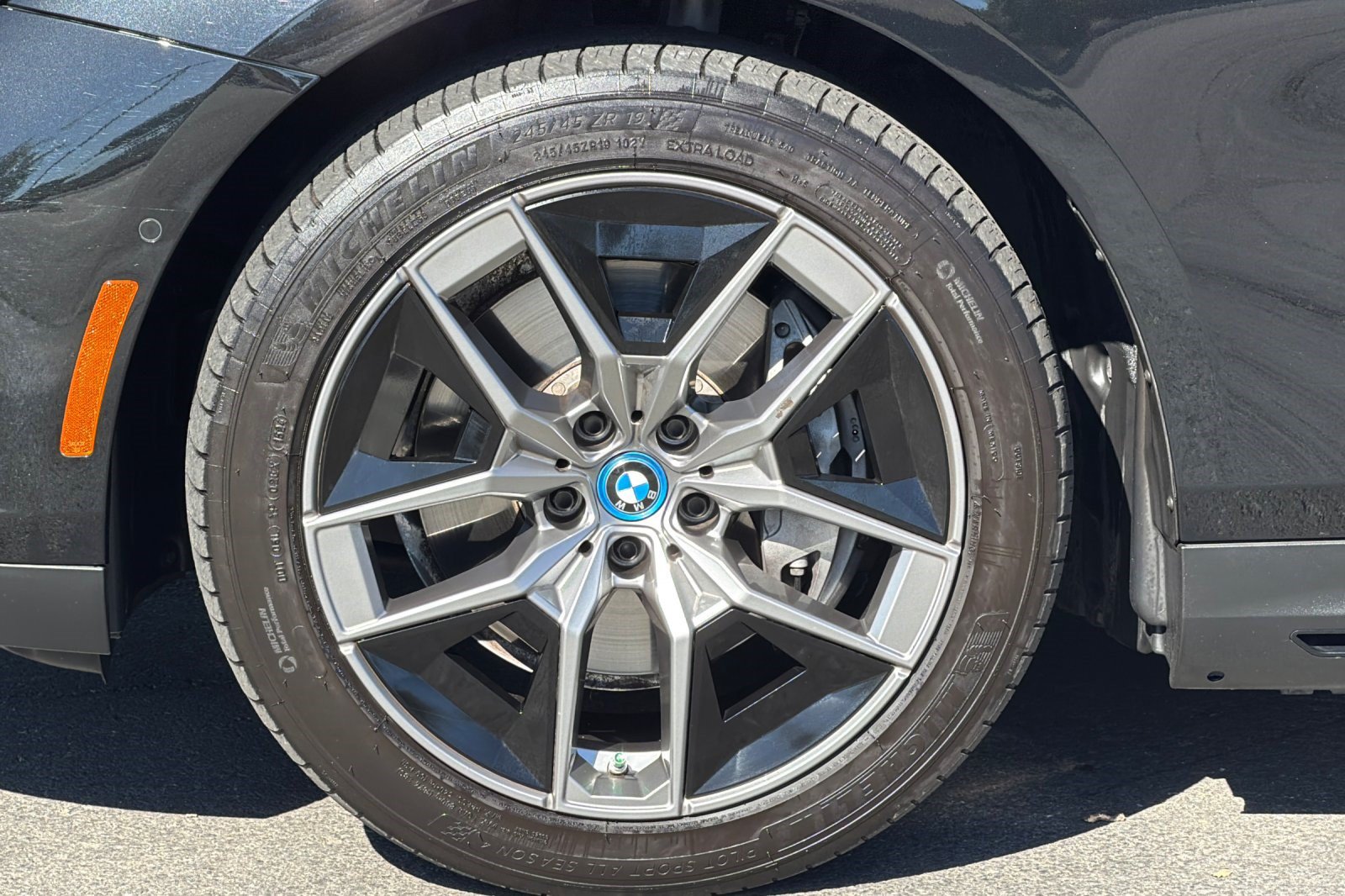 Used 2024 BMW i5 eDrive40i w/ Executive Package RWD image 37