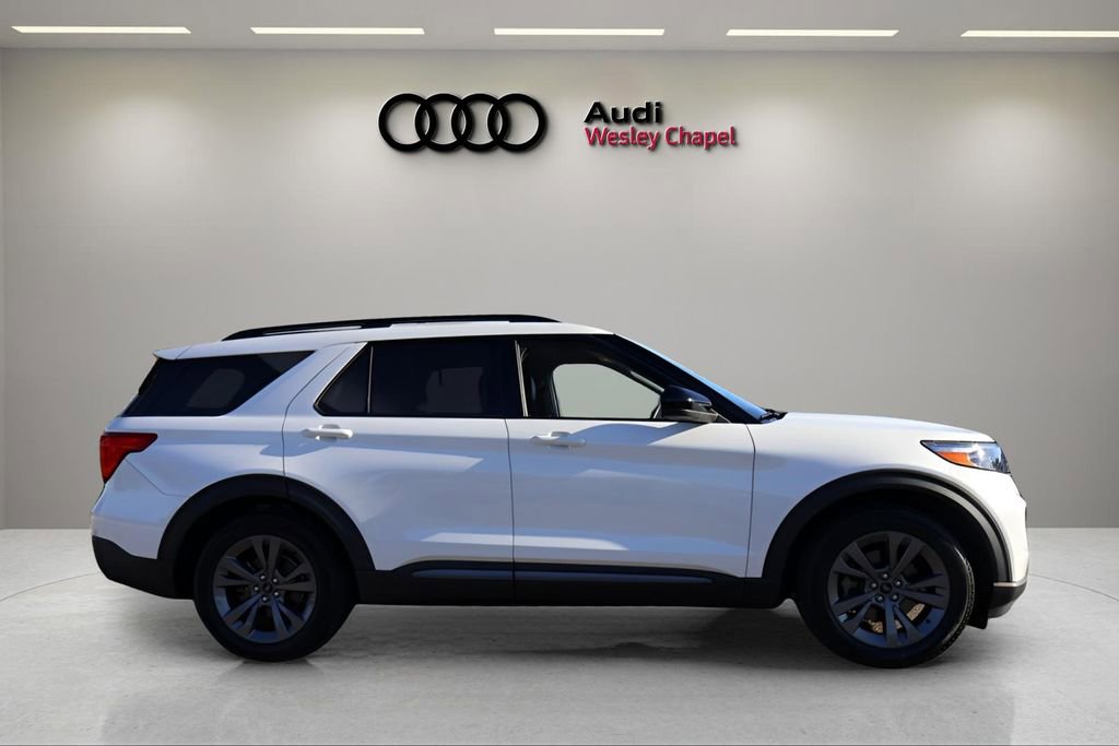 Used 2022 Ford Explorer XLT w/ Equipment Group 202A image 6