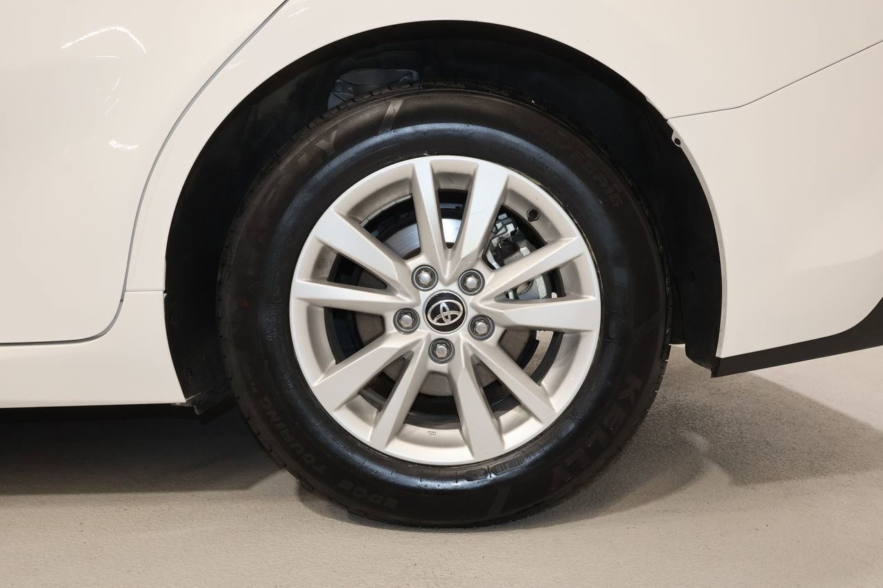 Used 2025 Toyota Camry LE image 33