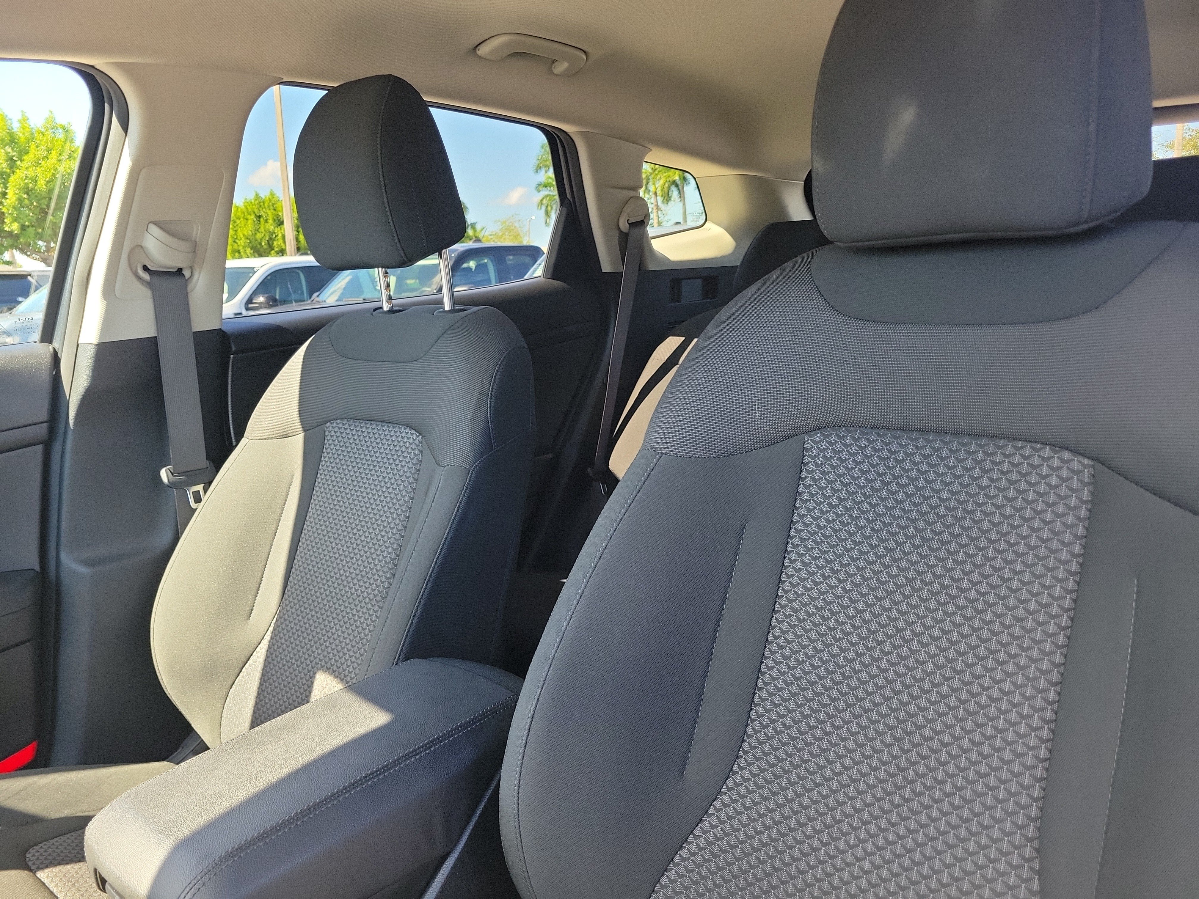 Used 2025 Kia Sportage LX FWD image 12