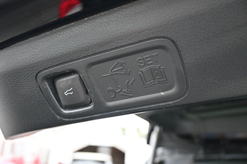 Used 2019 Ford Expedition XLT w/ Equipment Group 202A RWD image 16