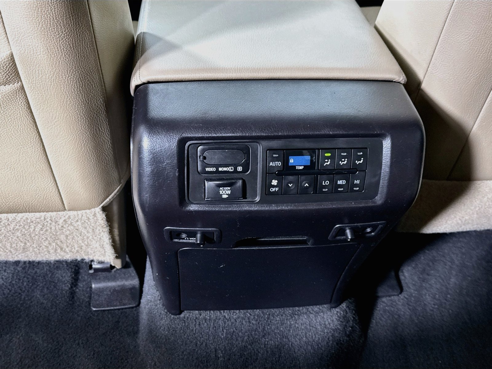 Used 2020 Toyota Sequoia Limited w/ Safety & Convenience Package AWD/4WD image 27