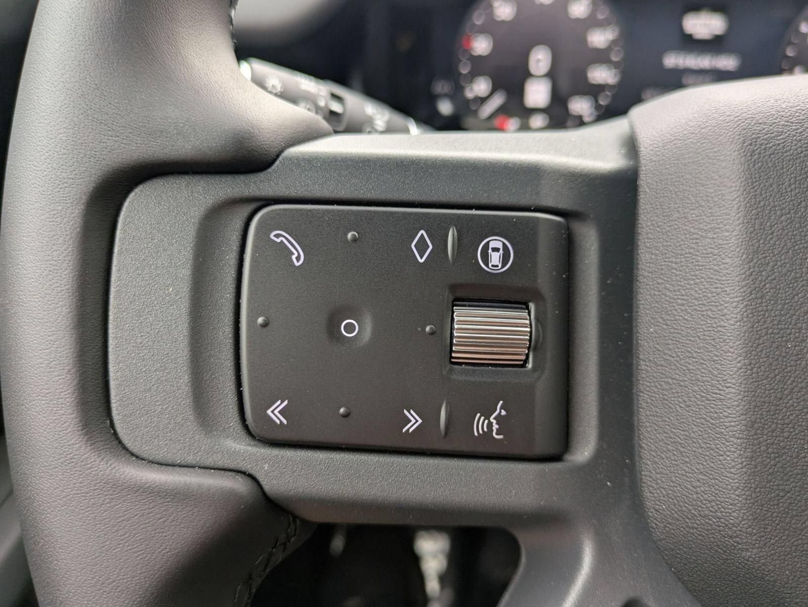 New 2026 Land Rover Defender 110 X-Dynamic SE AWD/4WD image 17