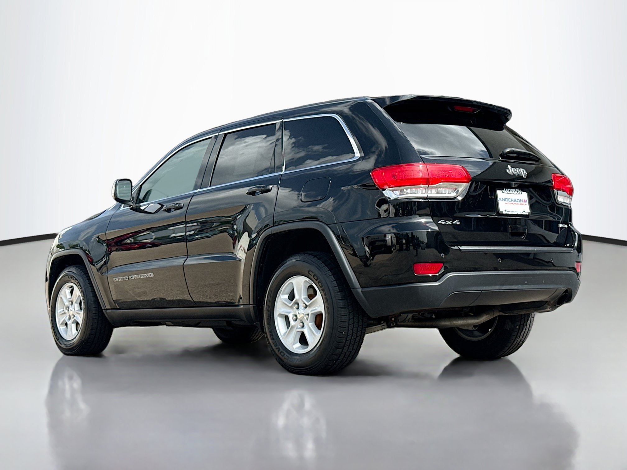 Used 2017 Jeep Grand Cherokee Laredo AWD/4WD image 13