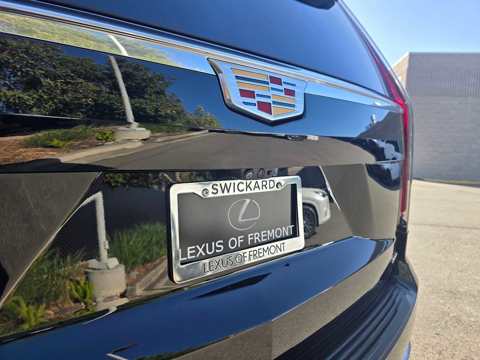 Used 2024 Cadillac Escalade ESV Premium Luxury Platinum image 17