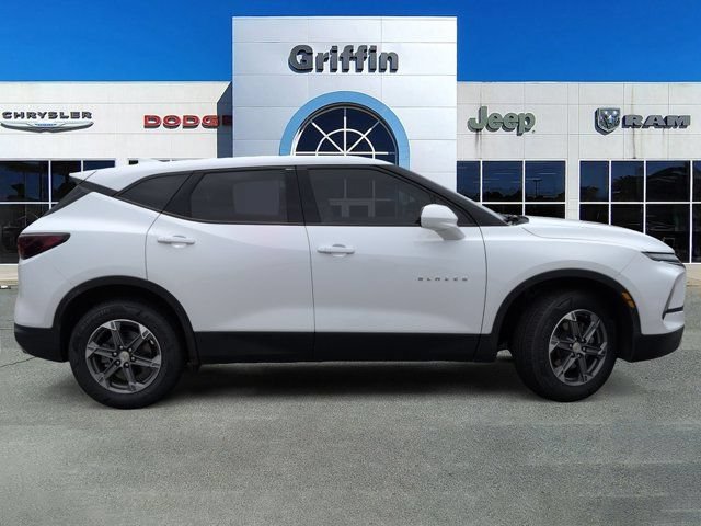 Used 2023 Chevrolet Blazer LT FWD image 3