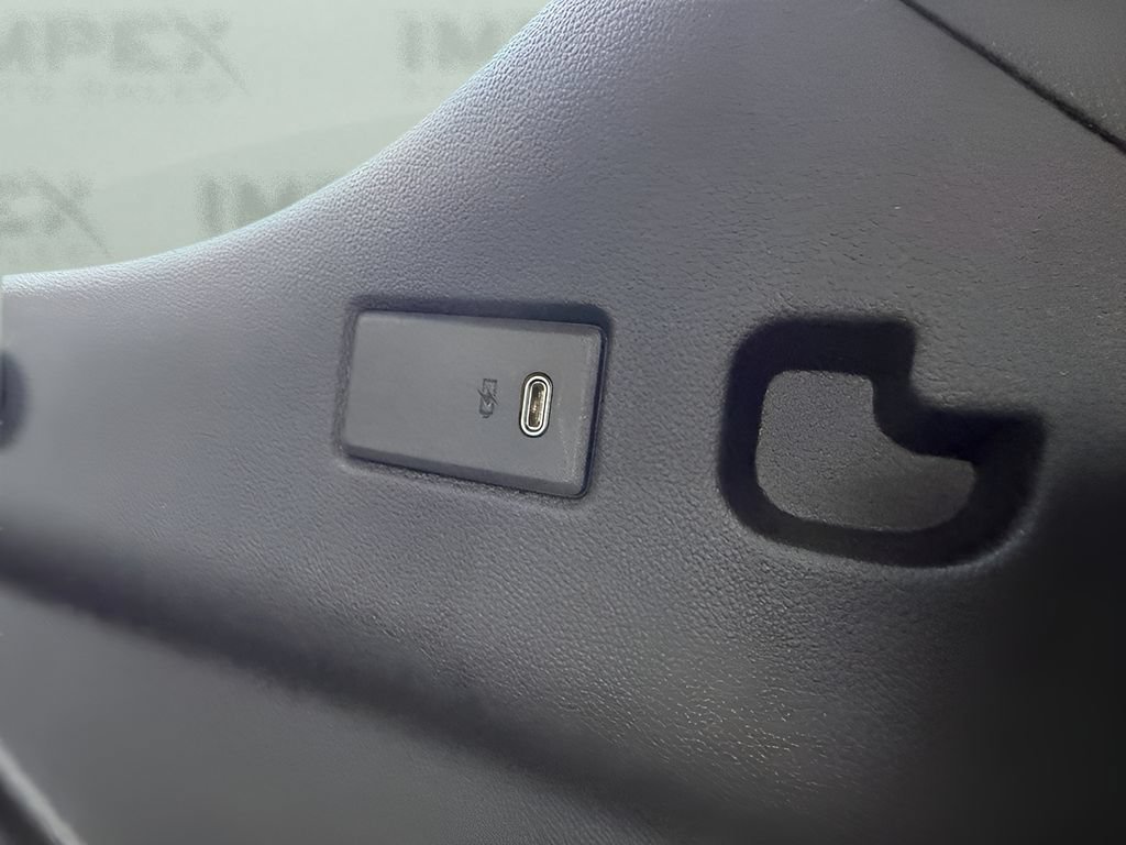 Used 2025 Chevrolet Tahoe RST AWD/4WD image 32