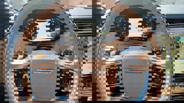 Used 2023 Land Rover Range Rover Long Wheelbase SE image 27