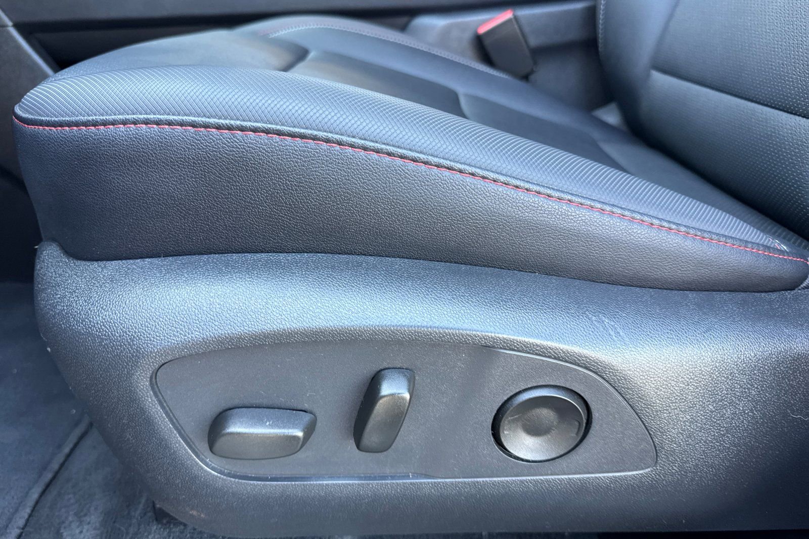 Used 2025 Chevrolet Traverse Z71 image 14