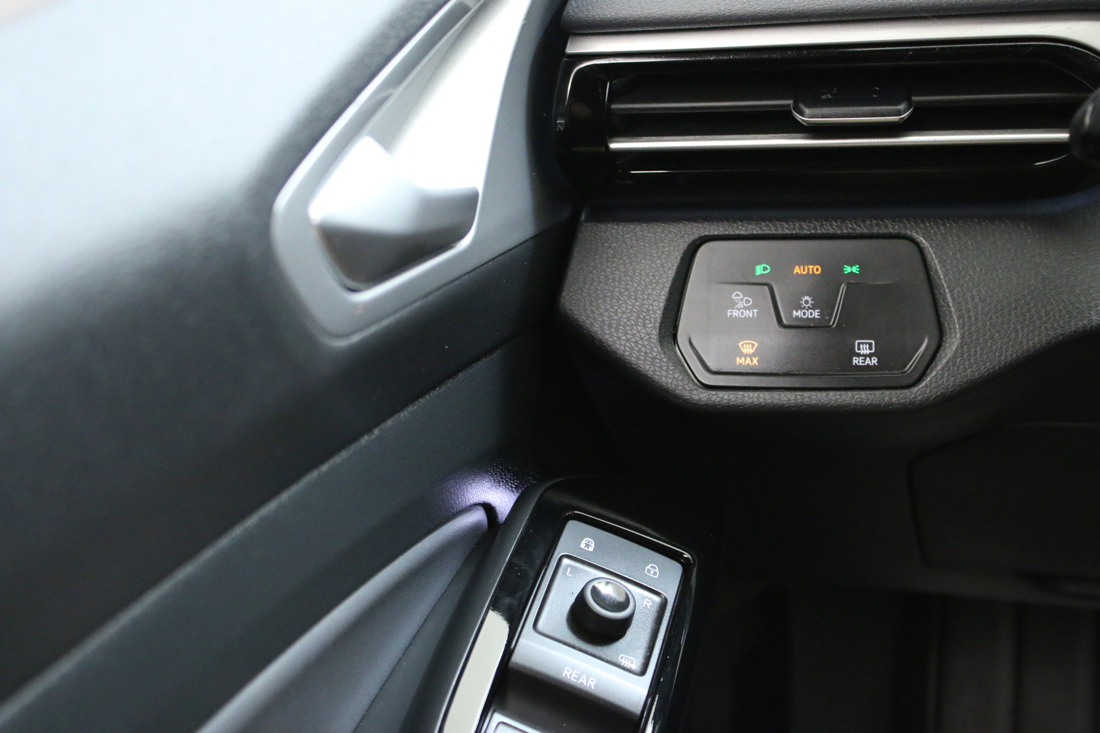 Used 2023 Volkswagen ID.4 Pro S image 18