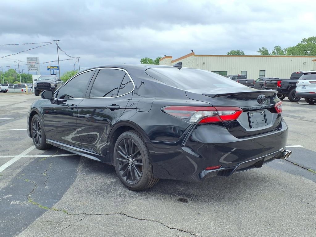 Used 2021 Toyota Camry SE FWD image 5