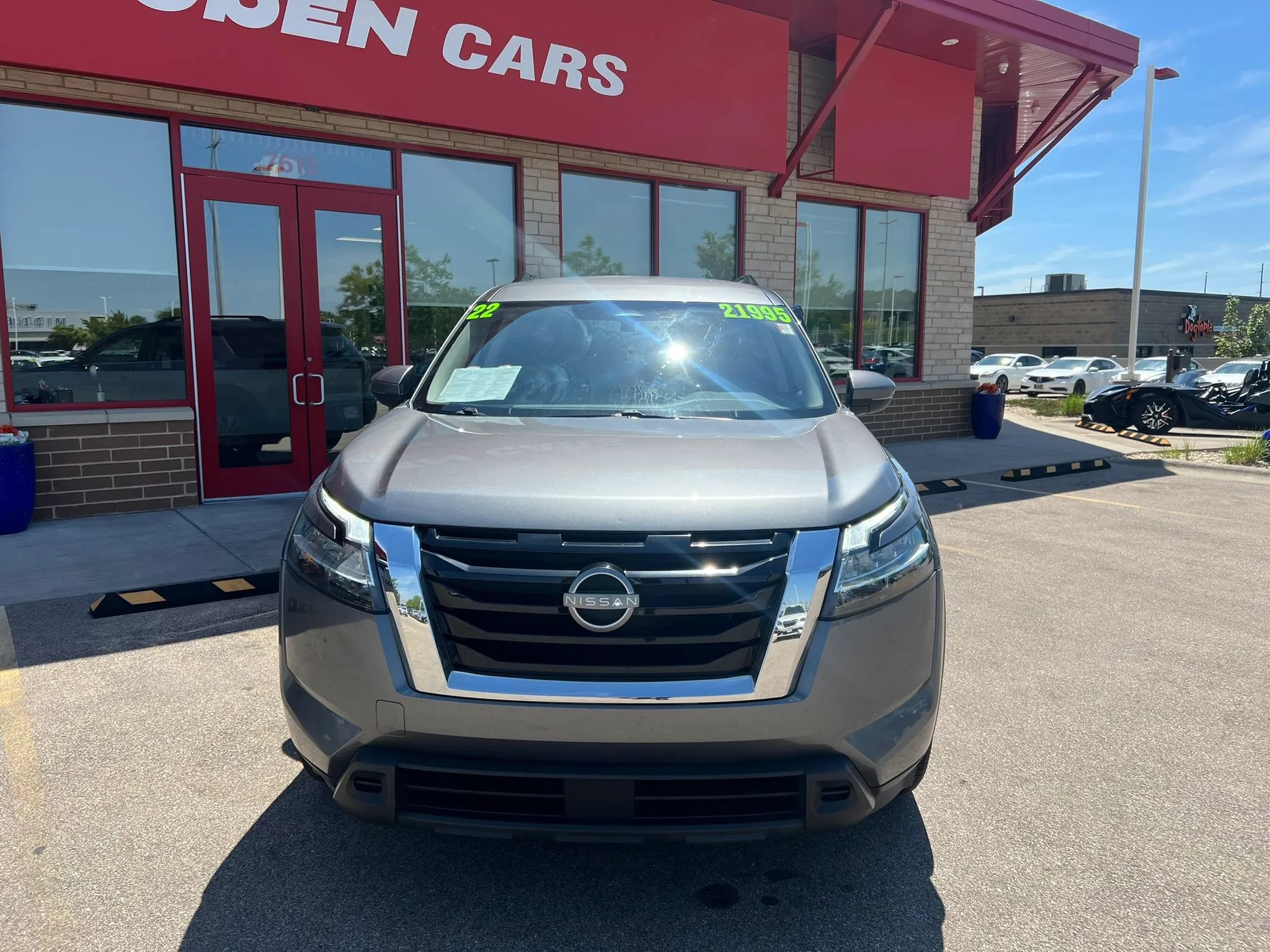 Used 2022 Nissan Pathfinder SV AWD/4WD image 2