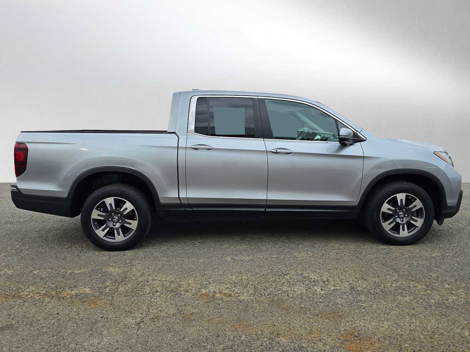 Used 2017 Honda Ridgeline RTL-T image 2