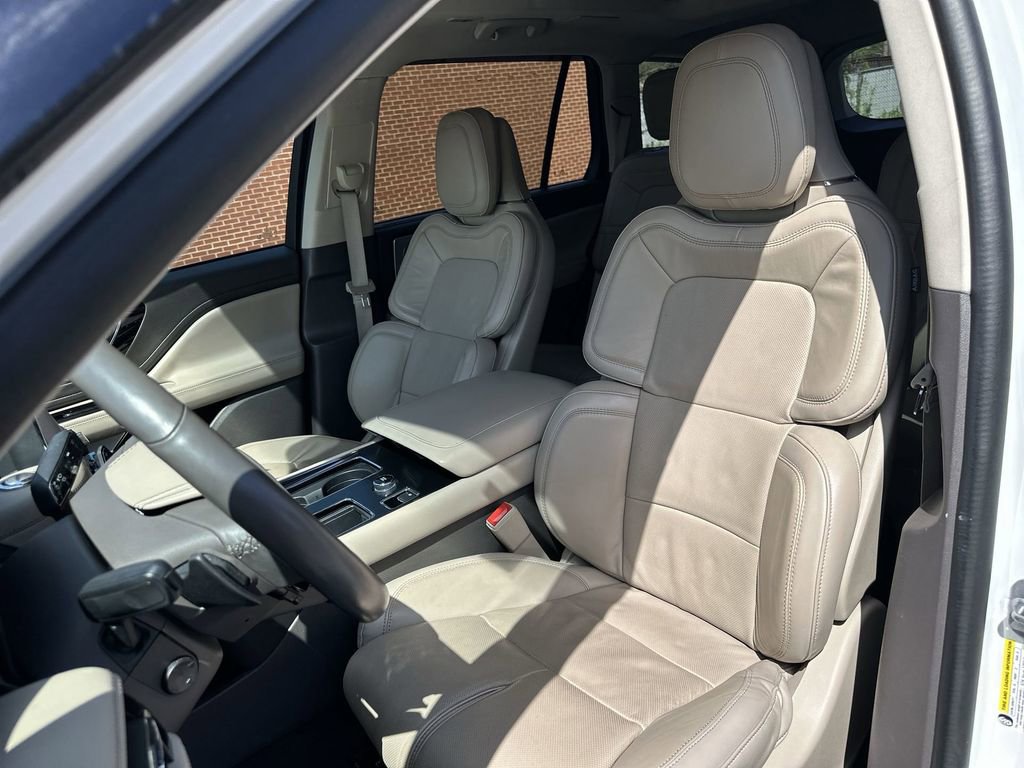 Used 2022 Lincoln Aviator Grand Touring w/ Equipment Group 301A AWD/4WD image 13