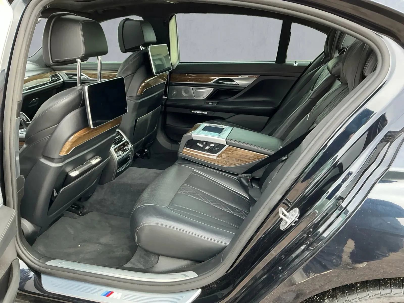 Used 2016 BMW 750i xDrive image 14