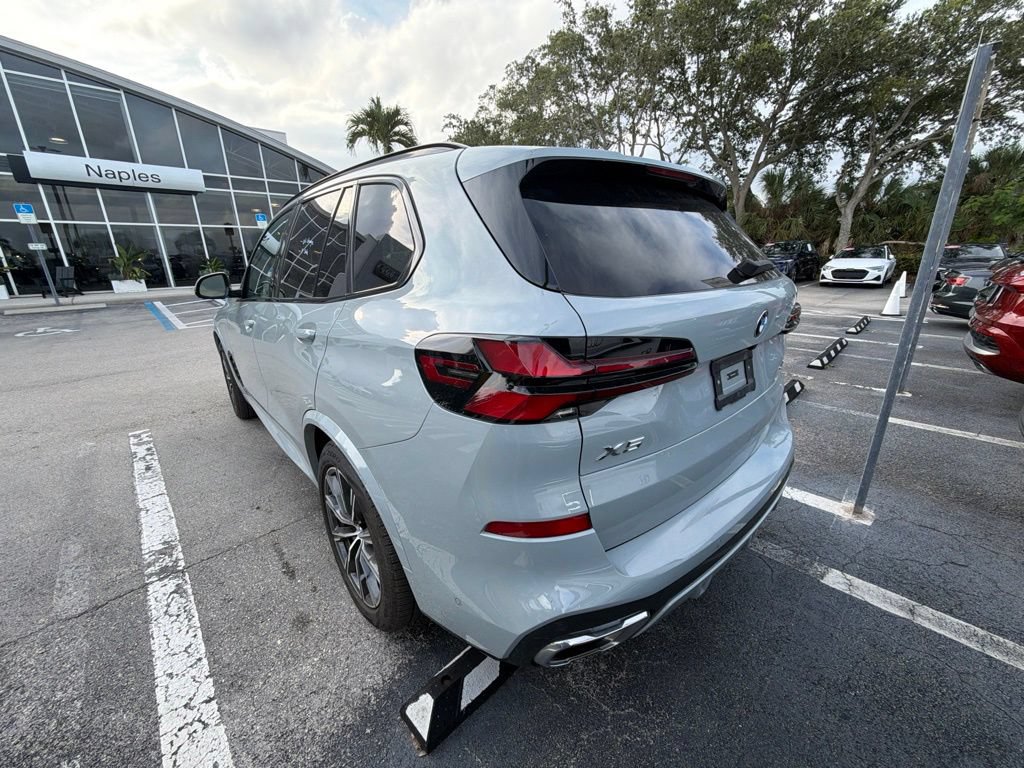 Used 2026 BMW X5 sDrive40i w/ M Sport Package RWD image 3