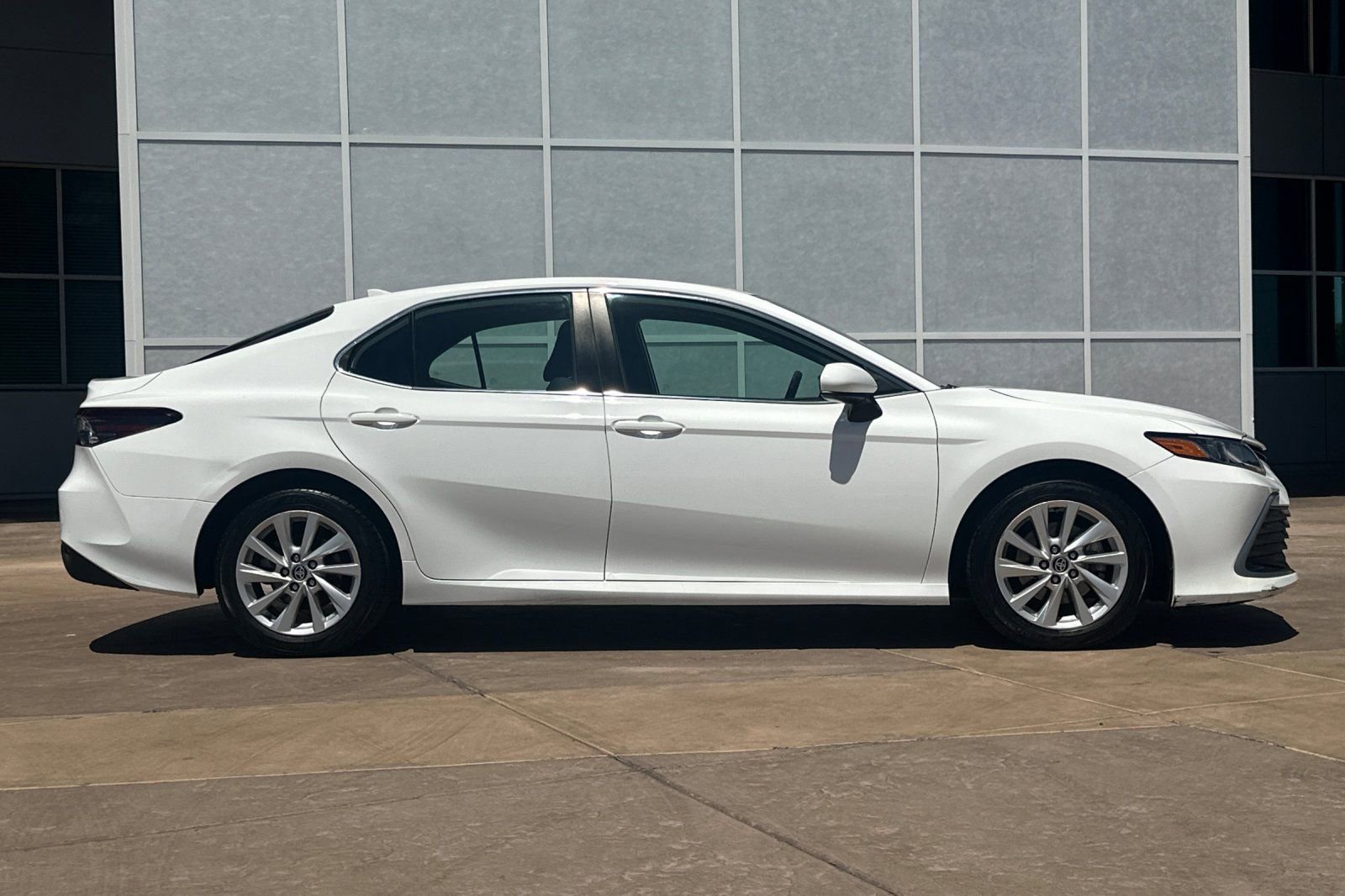 Certified 2021 Toyota Camry LE FWD image 3