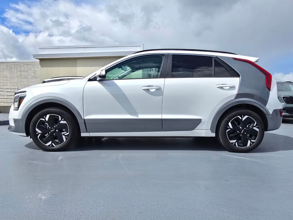 Used 2024 Kia Niro Wave w/ Wave Preserve Package image 7