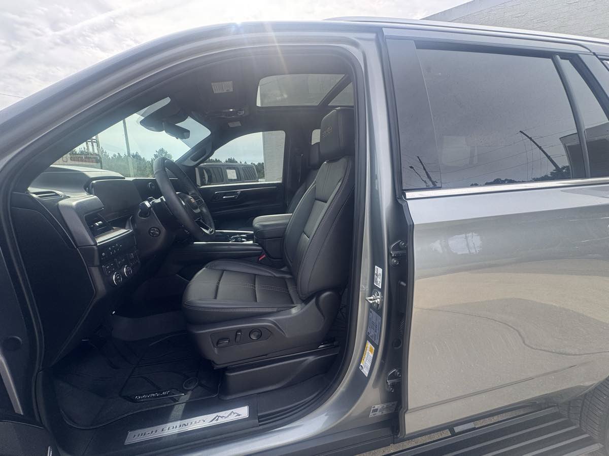 Used 2026 Chevrolet Tahoe High Country AWD/4WD image 7