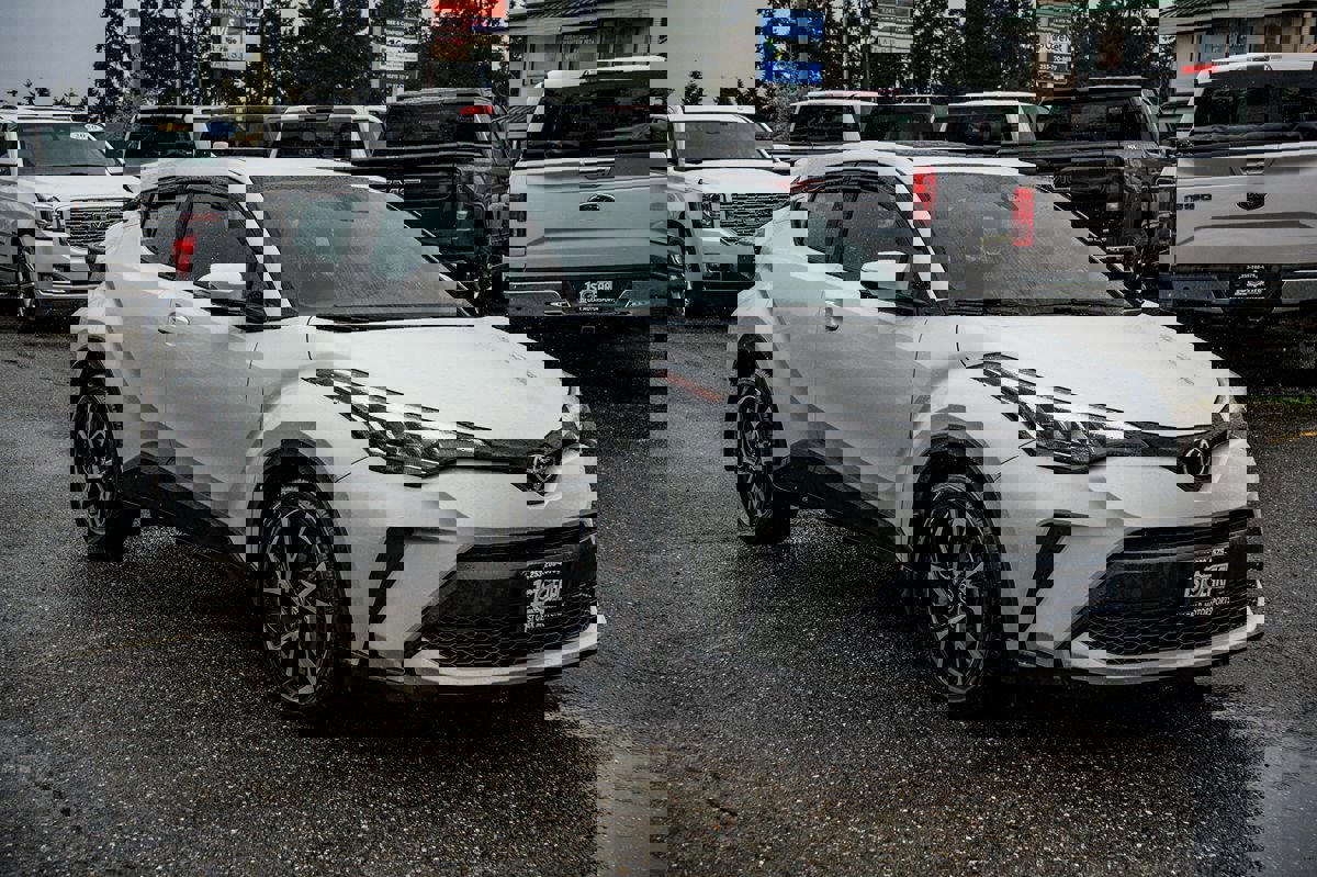 Used 2021 Toyota C-HR XLE image 6