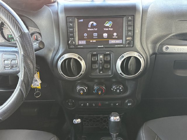 Used 2017 Jeep Wrangler Unlimited Rubicon w/ Cold Weather Group AWD/4WD image 4