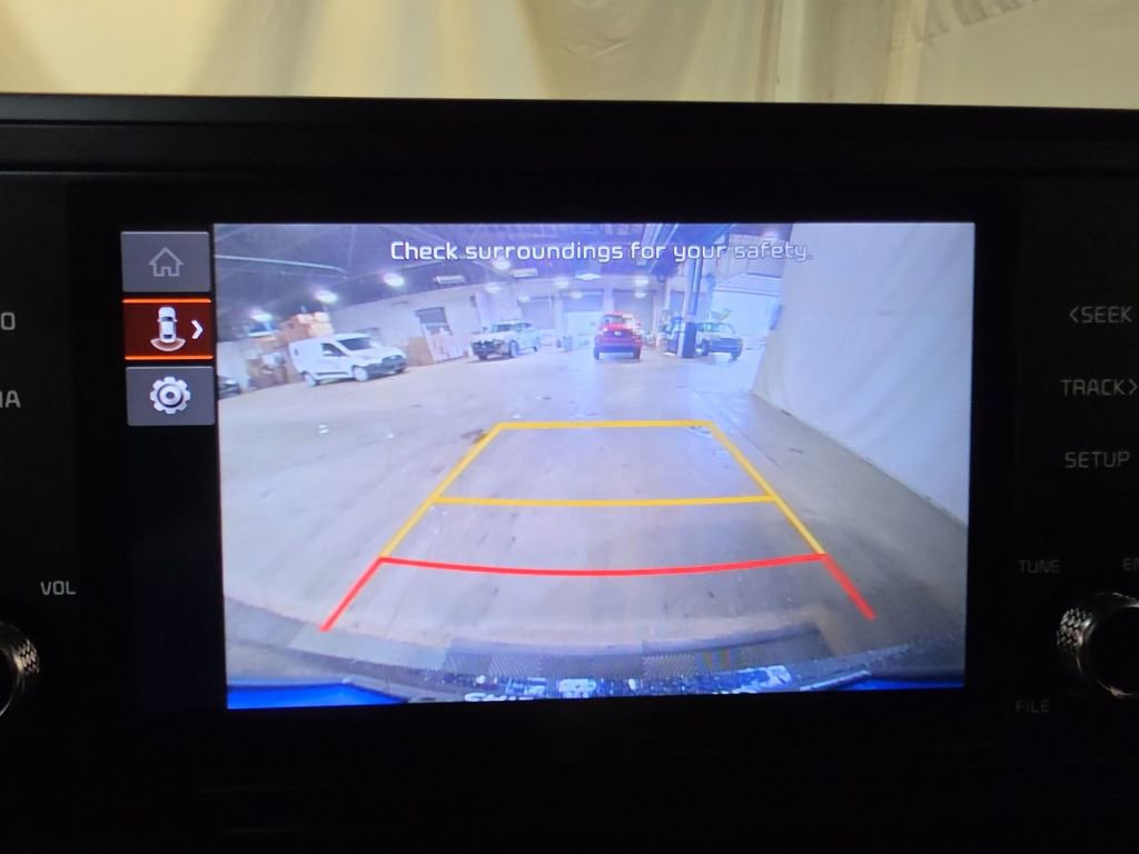 Used 2023 Kia Carnival LX FWD image 22