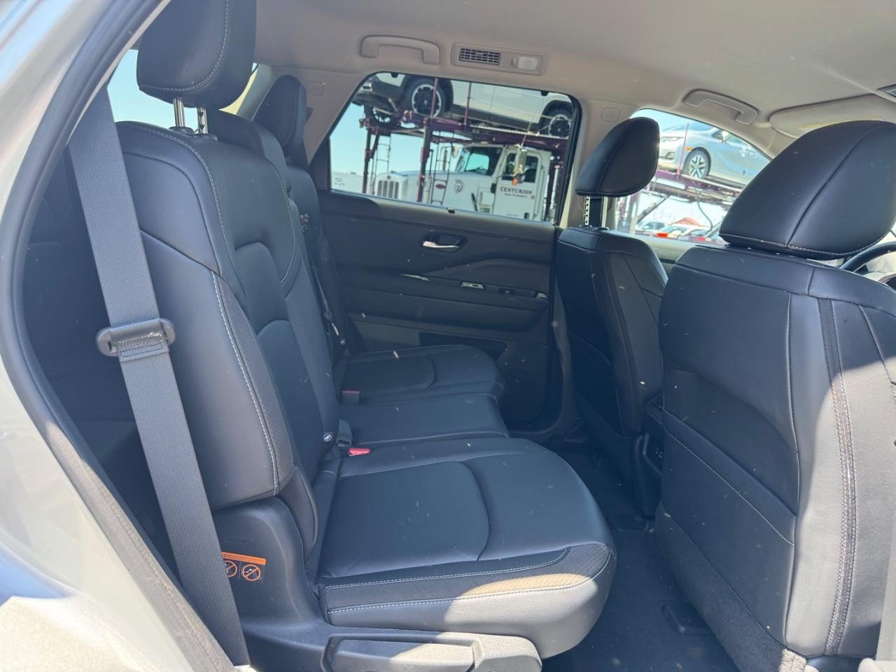 Used 2025 Nissan Pathfinder SL FWD image 11