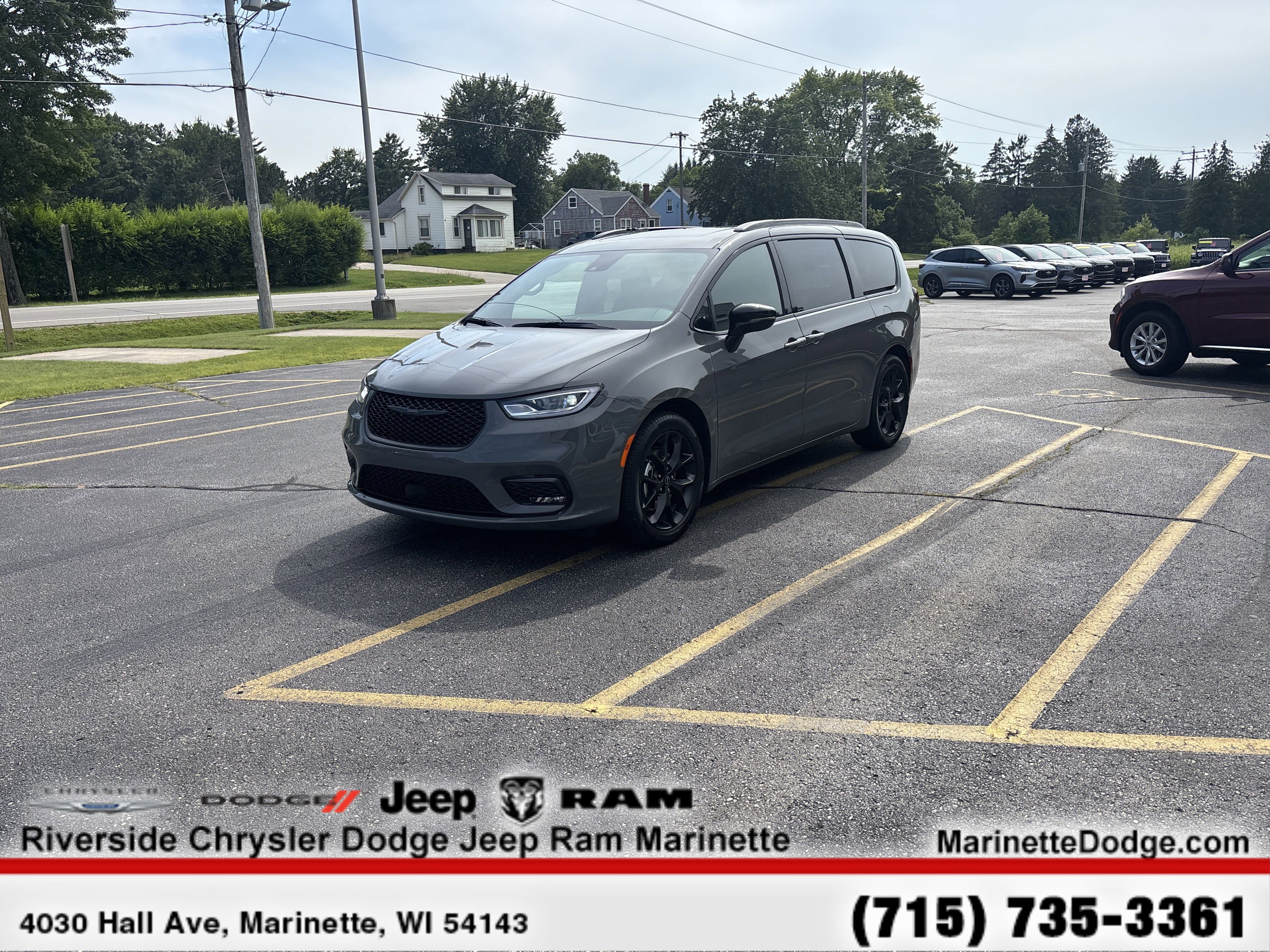 New 2025 Chrysler Pacifica Limited w/ Trailer Tow Group image 4