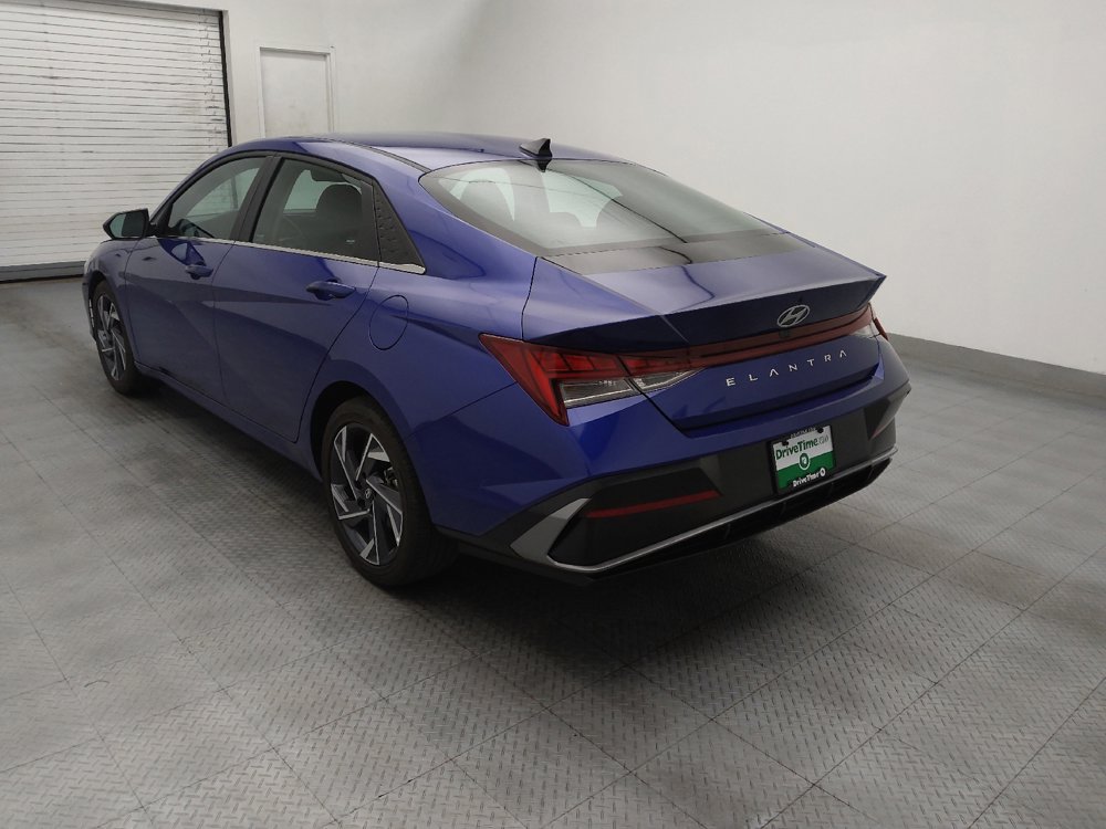 Used 2025 Hyundai Elantra SEL FWD image 5