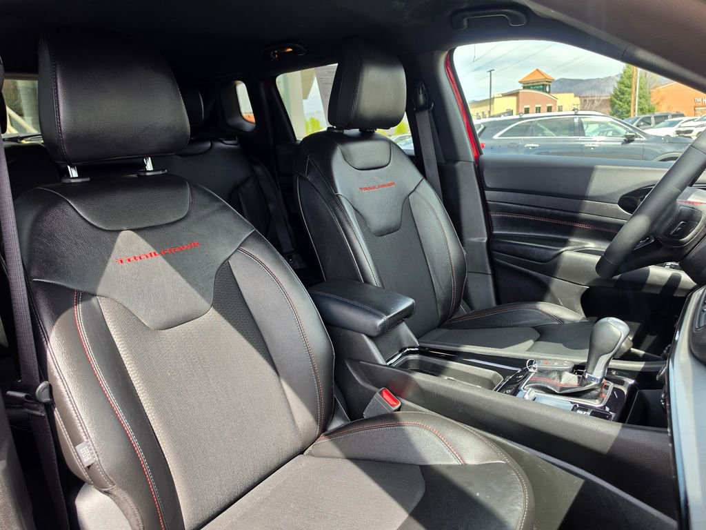 Used 2025 Jeep Compass Trailhawk image 13