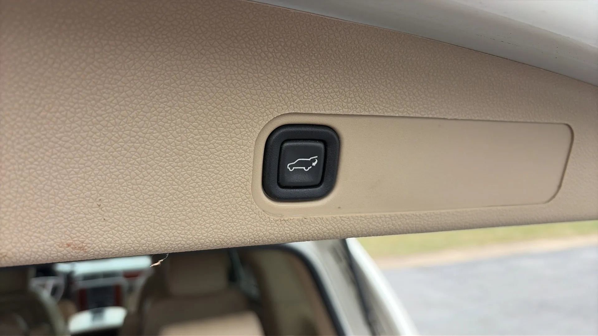 Used 2014 Chevrolet Tahoe LTZ image 21