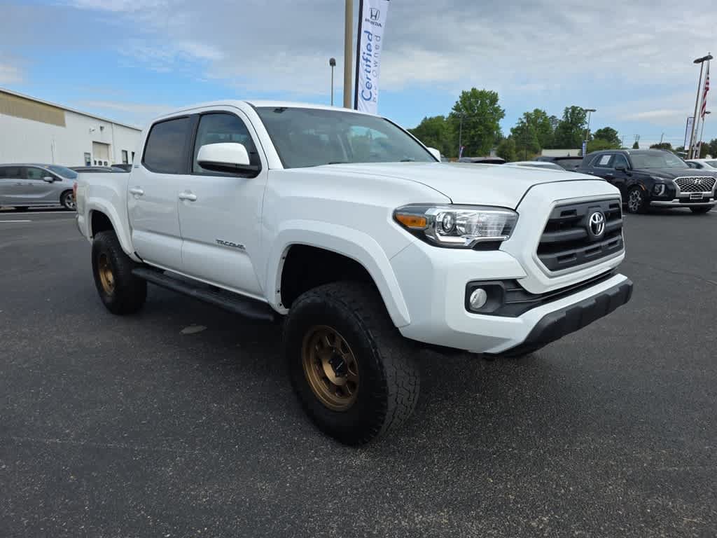 Used 2017 Toyota Tacoma SR5 w/ Tow Package AWD/4WD image 5