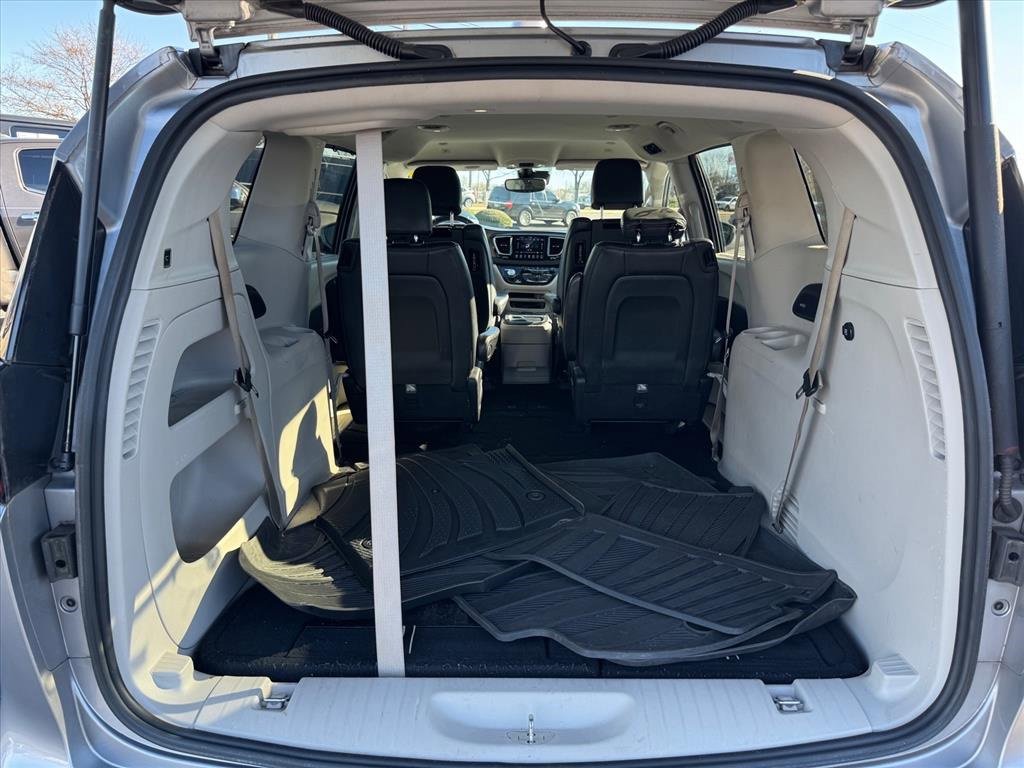 Used 2018 Chrysler Pacifica Touring-L Plus w/ Advanced Safetytec Group image 9