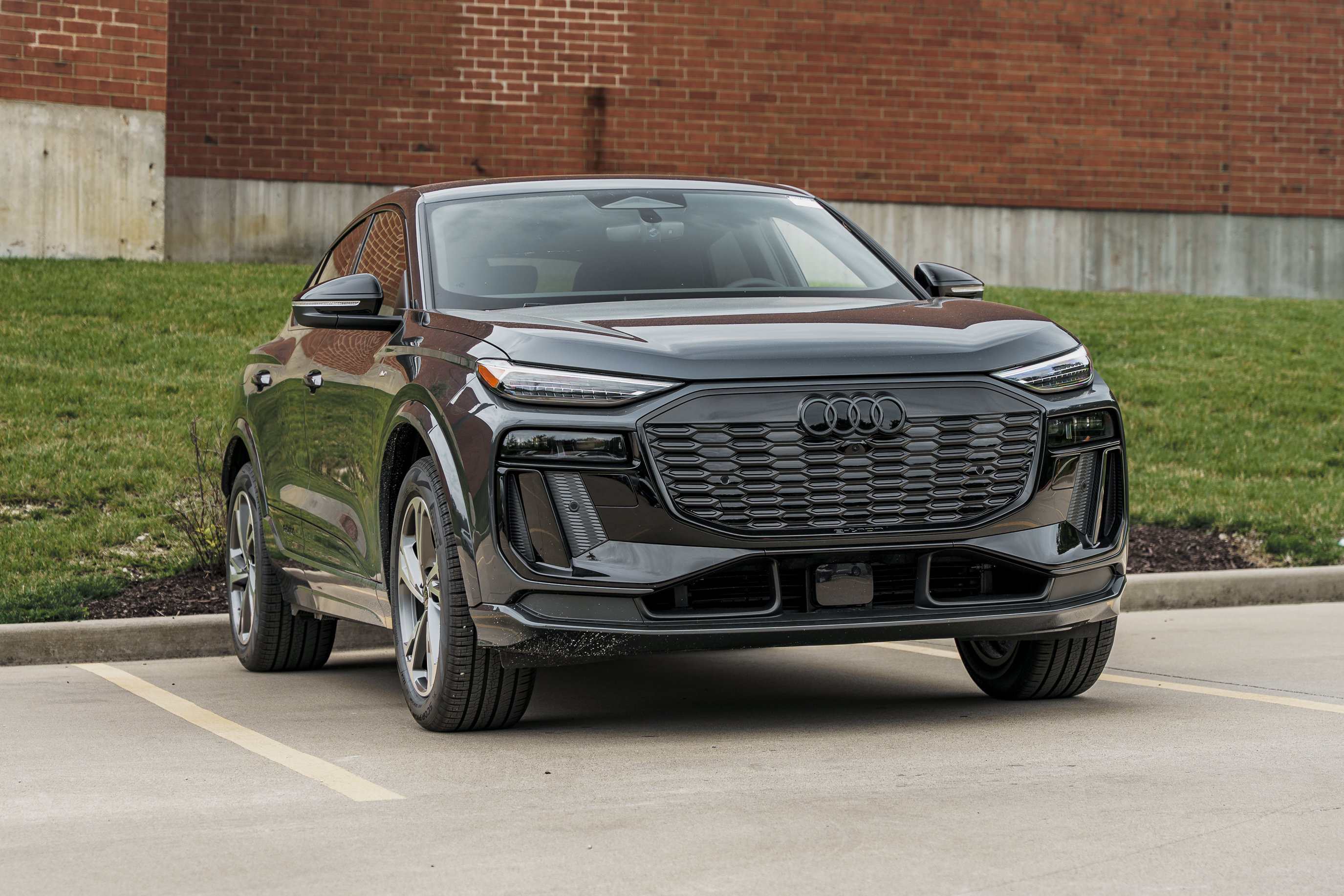 New 2027 Audi Q6 e-tron Premium Plus AWD/4WD image 1
