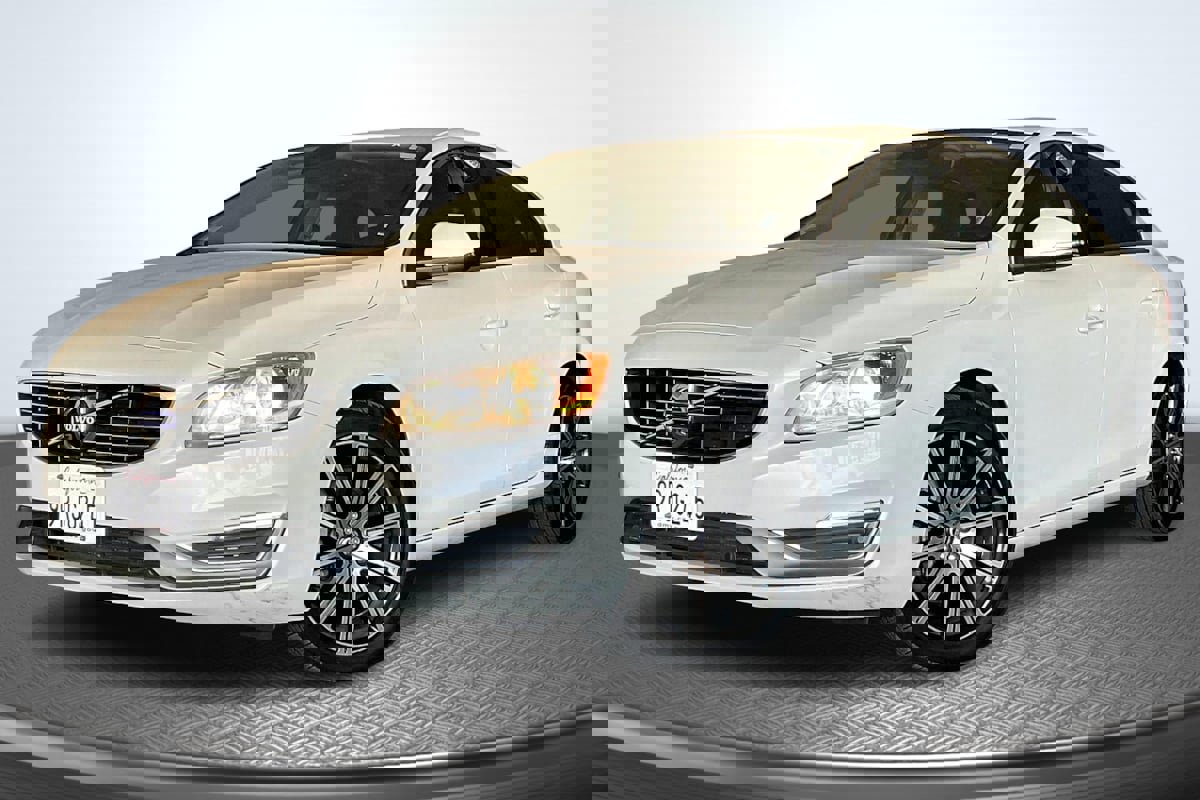 Used 2018 Volvo S60 T5 Inscription image 12