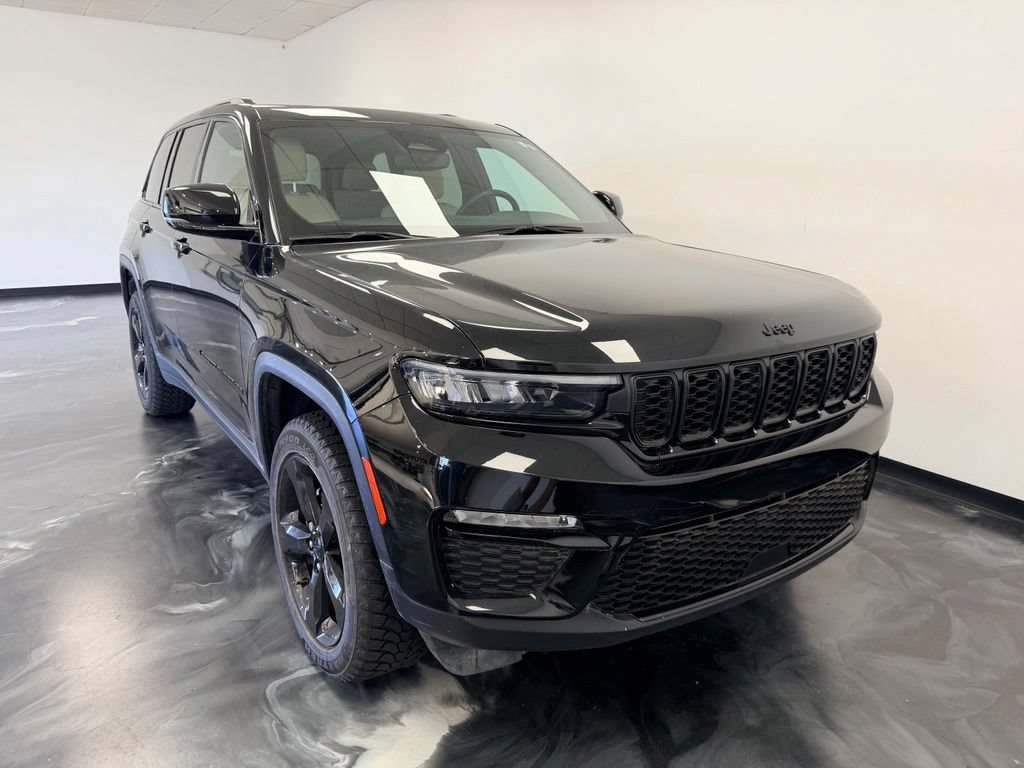 Used 2024 Jeep Grand Cherokee Limited w/ Black Appearance Package AWD/4WD image 24