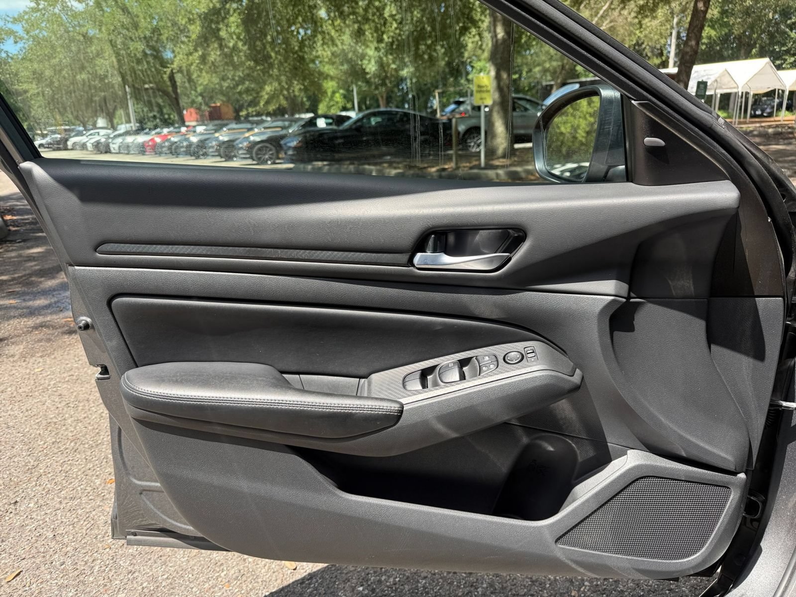 Used 2025 Nissan Altima 2.5 SV FWD image 18