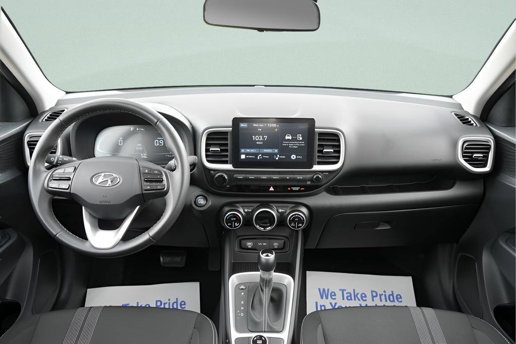 Certified 2025 Hyundai Venue SEL FWD image 17