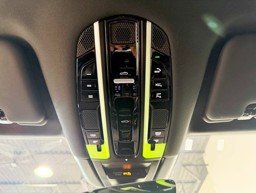 Used 2022 Porsche Cayenne Platinum Edition image 28