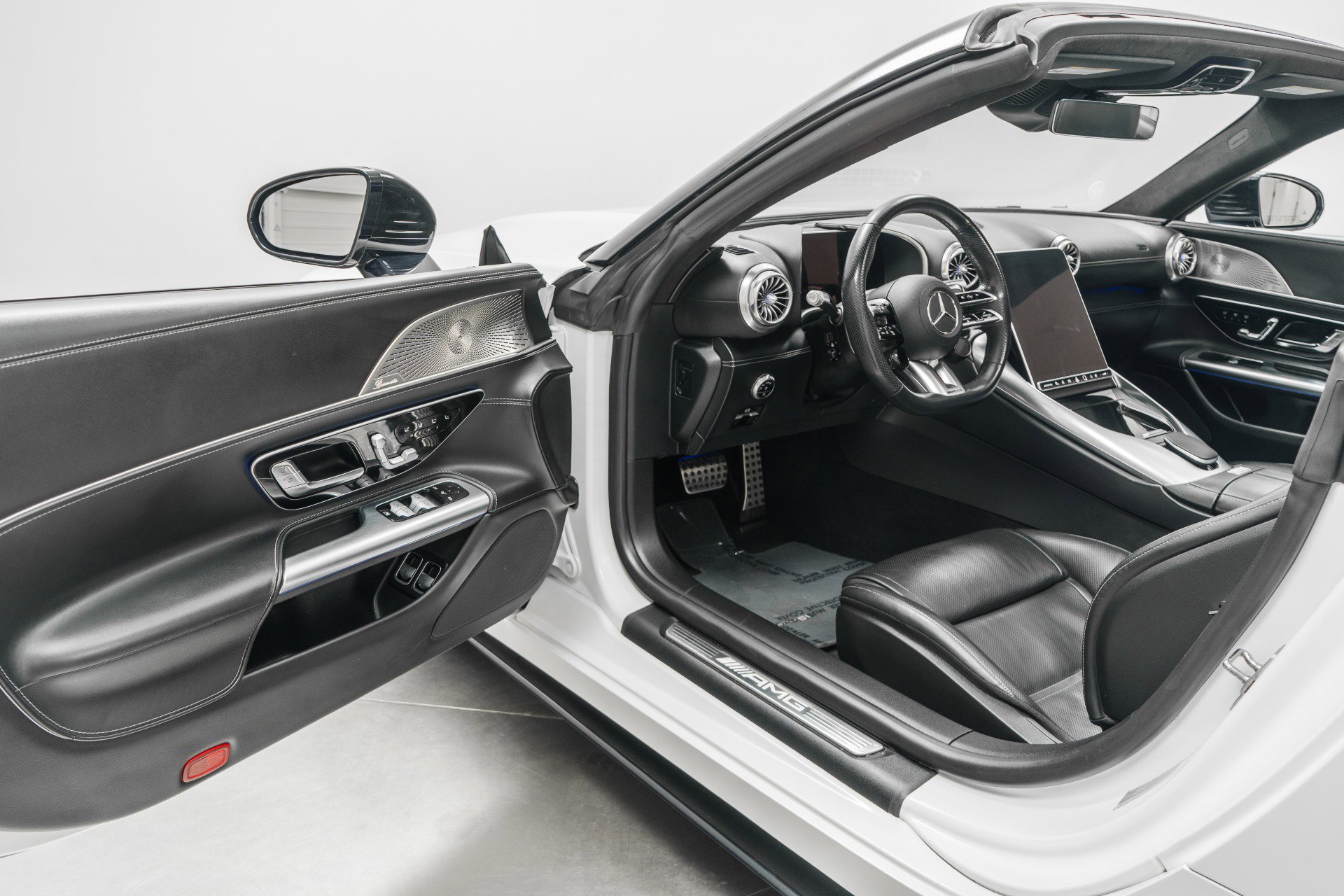 Used 2025 Mercedes-Benz SL 63 AMG S e Performance 4MATIC image 23