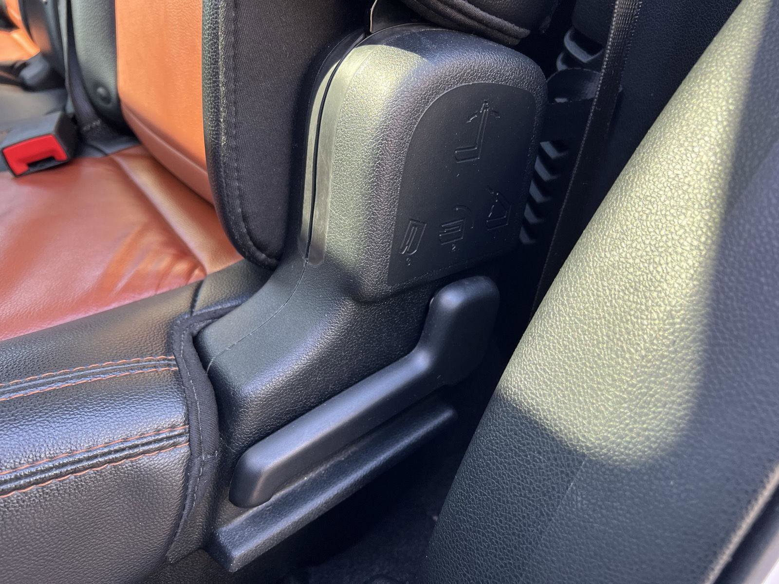 Used 2019 Ford Explorer XLT w/ Equipment Group 202A AWD/4WD image 44