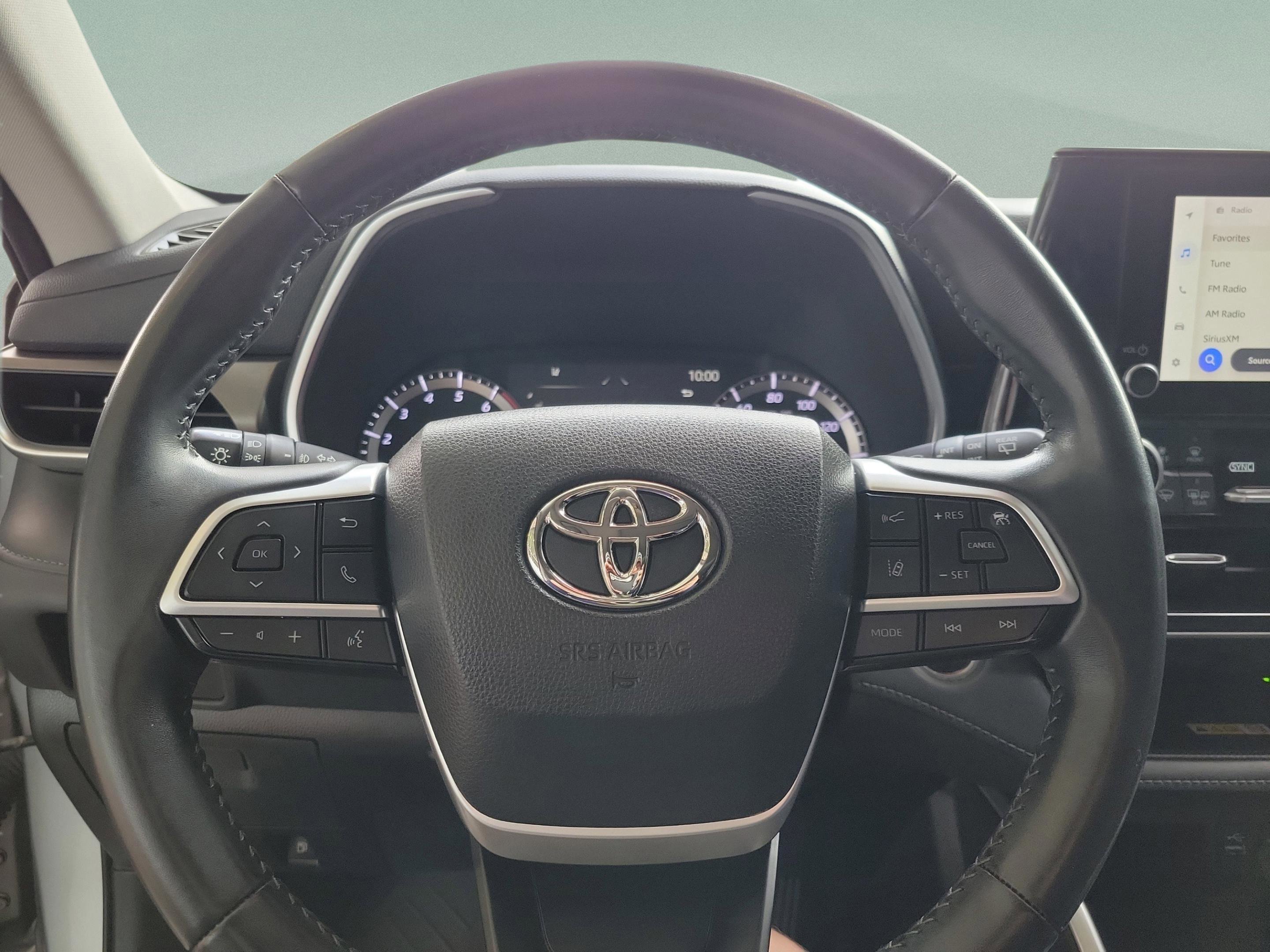 Used 2023 Toyota Highlander XLE image 12