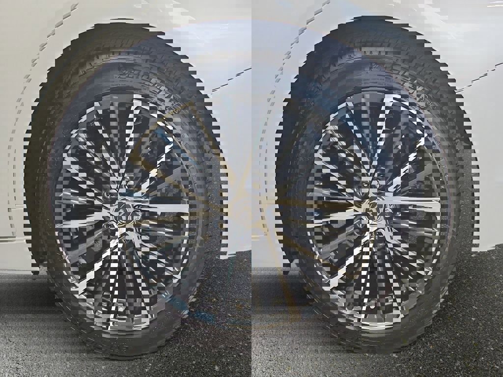 Certified 2025 Lexus ES 300h w/ Premium Package image 36