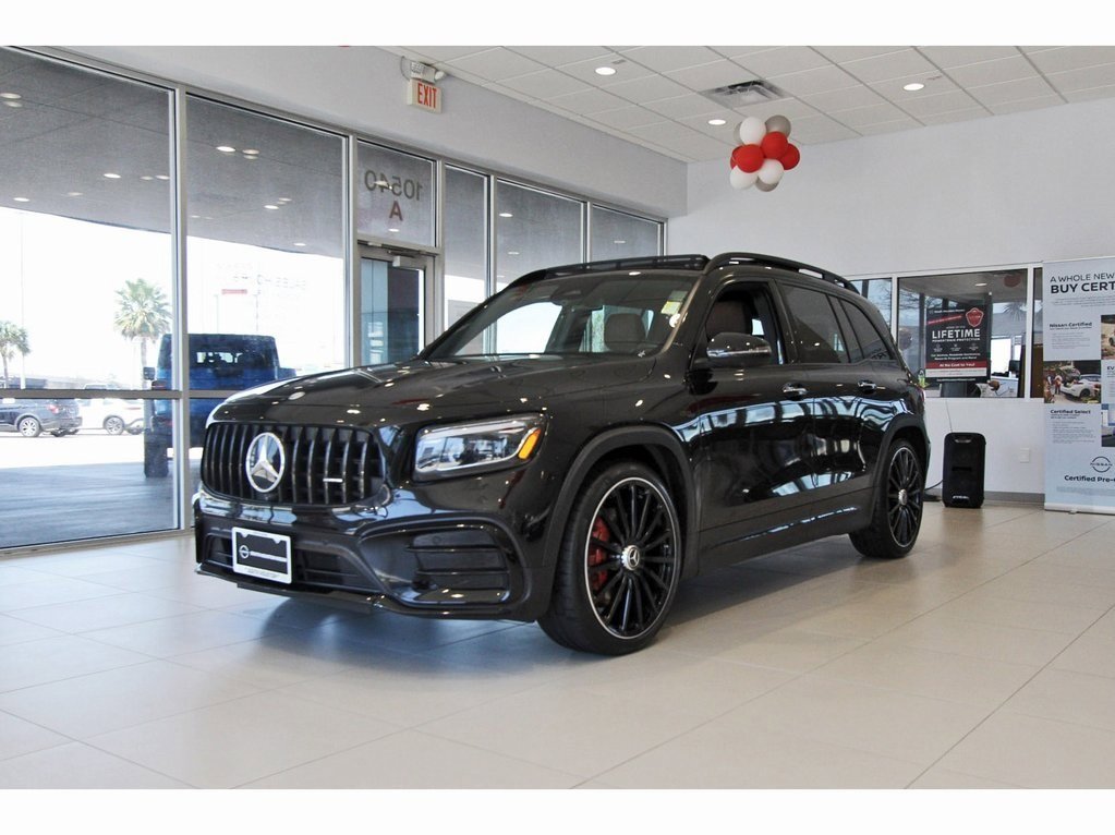 Used 2024 Mercedes-Benz GLB 35 AMG 4MATIC image 2