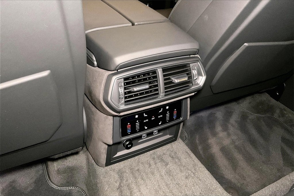 Used 2025 Lamborghini Urus SE image 27